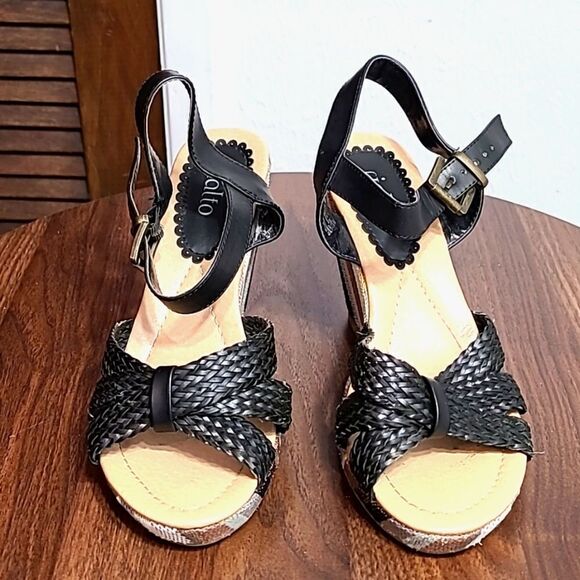 Rialto Wedge Sandals, Black with Stripe Heel, Size 10 Shoes - Picture 3 of 7